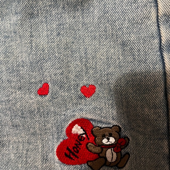 Really cute jean shorts with honey bear design - Picture 2 of 4